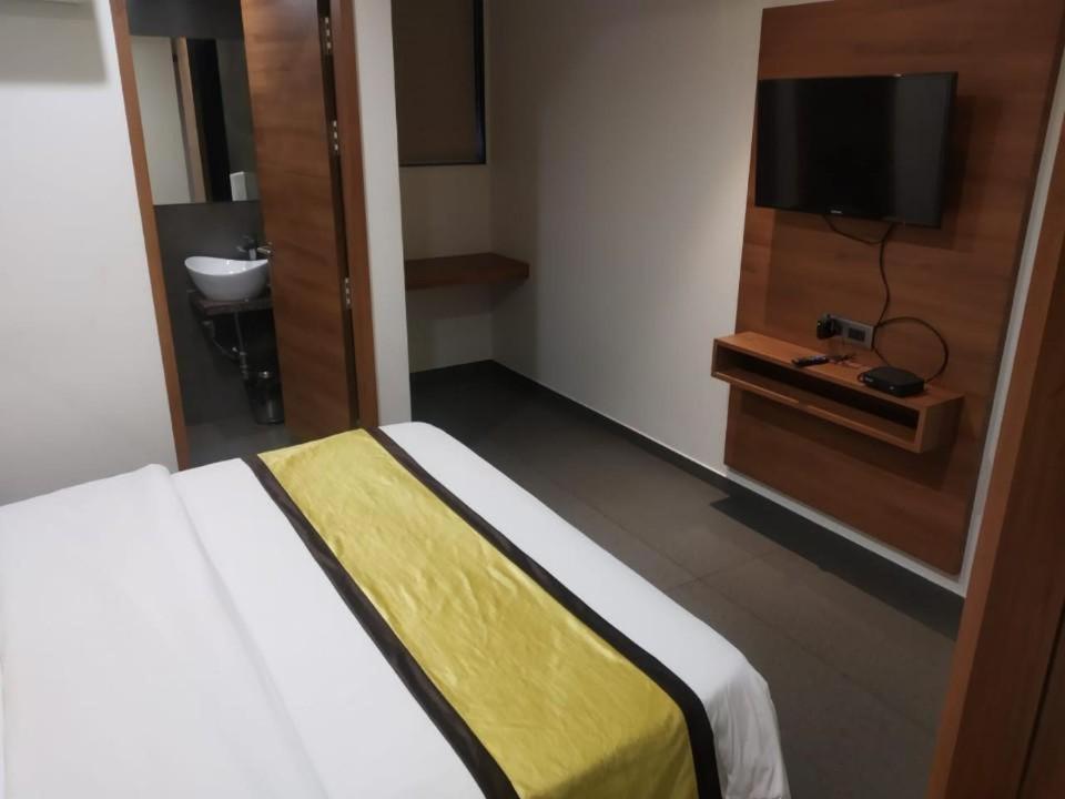 Hotel Avaante Ahmedabad Formerly Known As The Orchid Hotel المظهر الخارجي الصورة