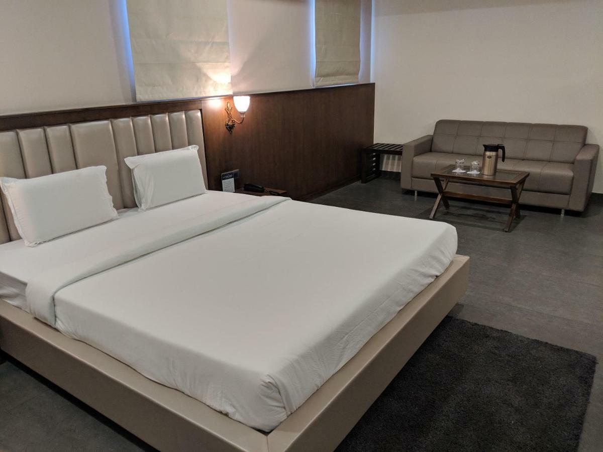 Hotel Avaante Ahmedabad Formerly Known As The Orchid Hotel المظهر الخارجي الصورة